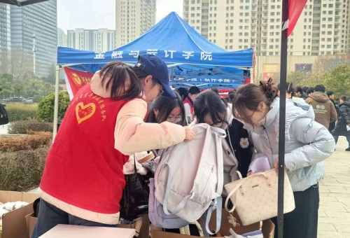 ����;���ҡ���ůͬ�С�����־Ը����